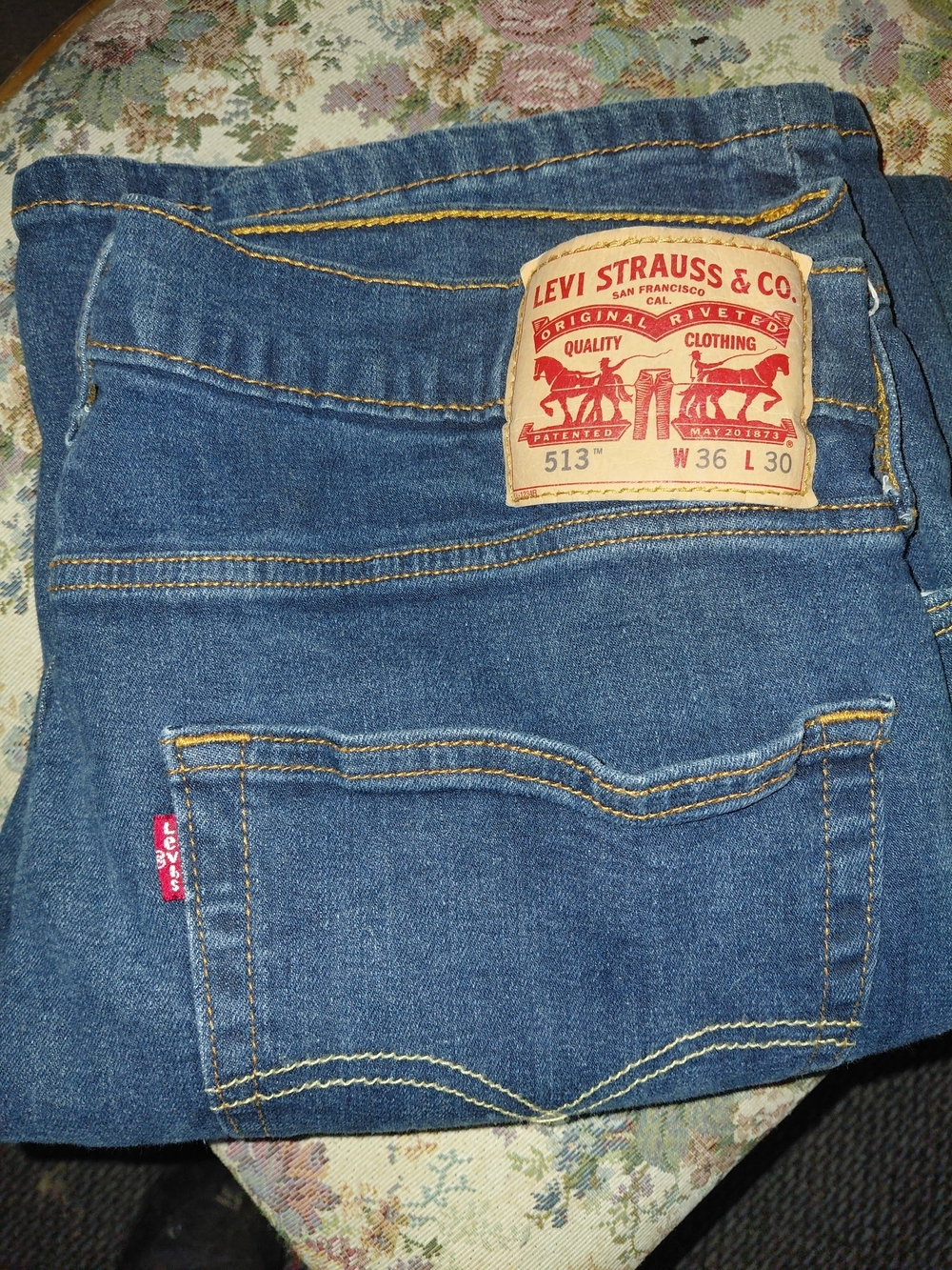 Levi's Men's Straight Leg Jeans in Blue Denim with Tan Patch